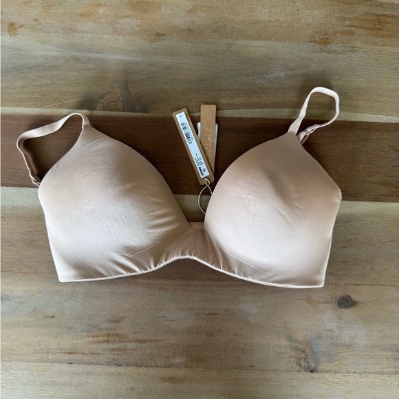 SKIMS Clay Wireless Form T-Shirt Bra - Picture 2 of 6